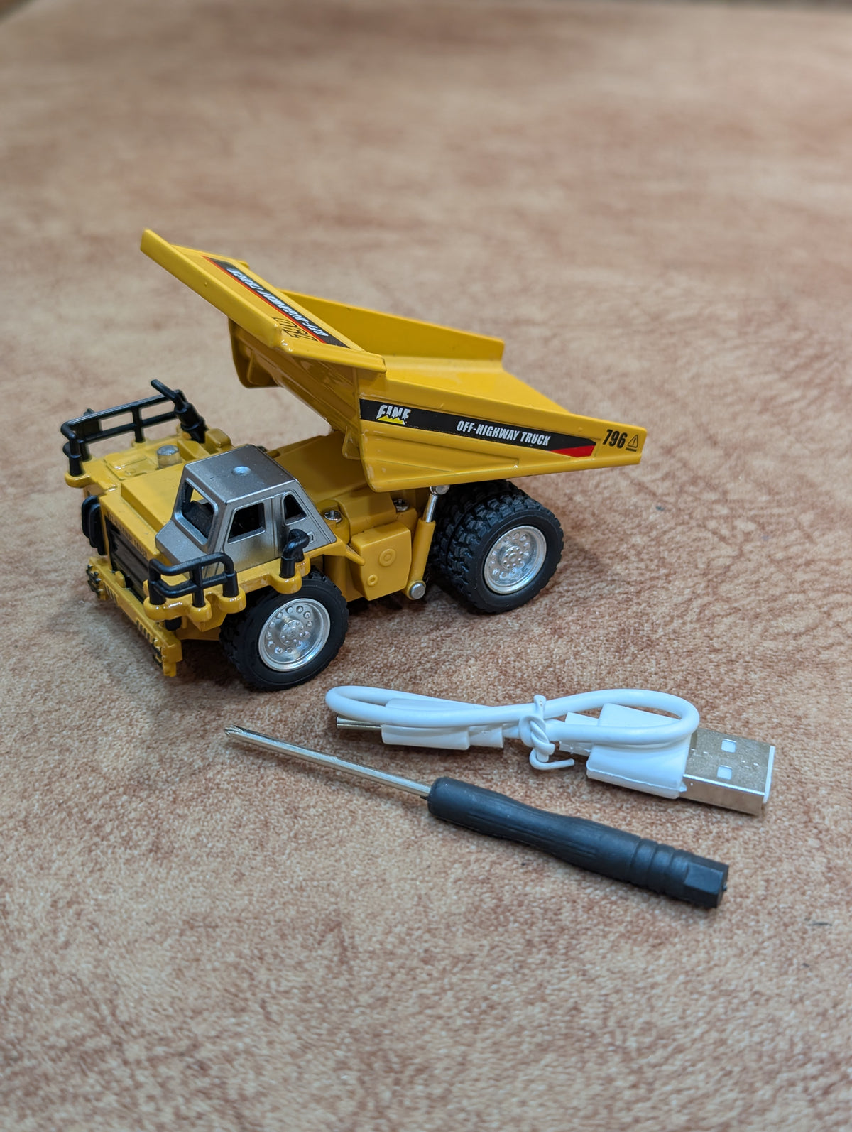 1:64 RC Speed-Regulating Alloy Model Dump Truck